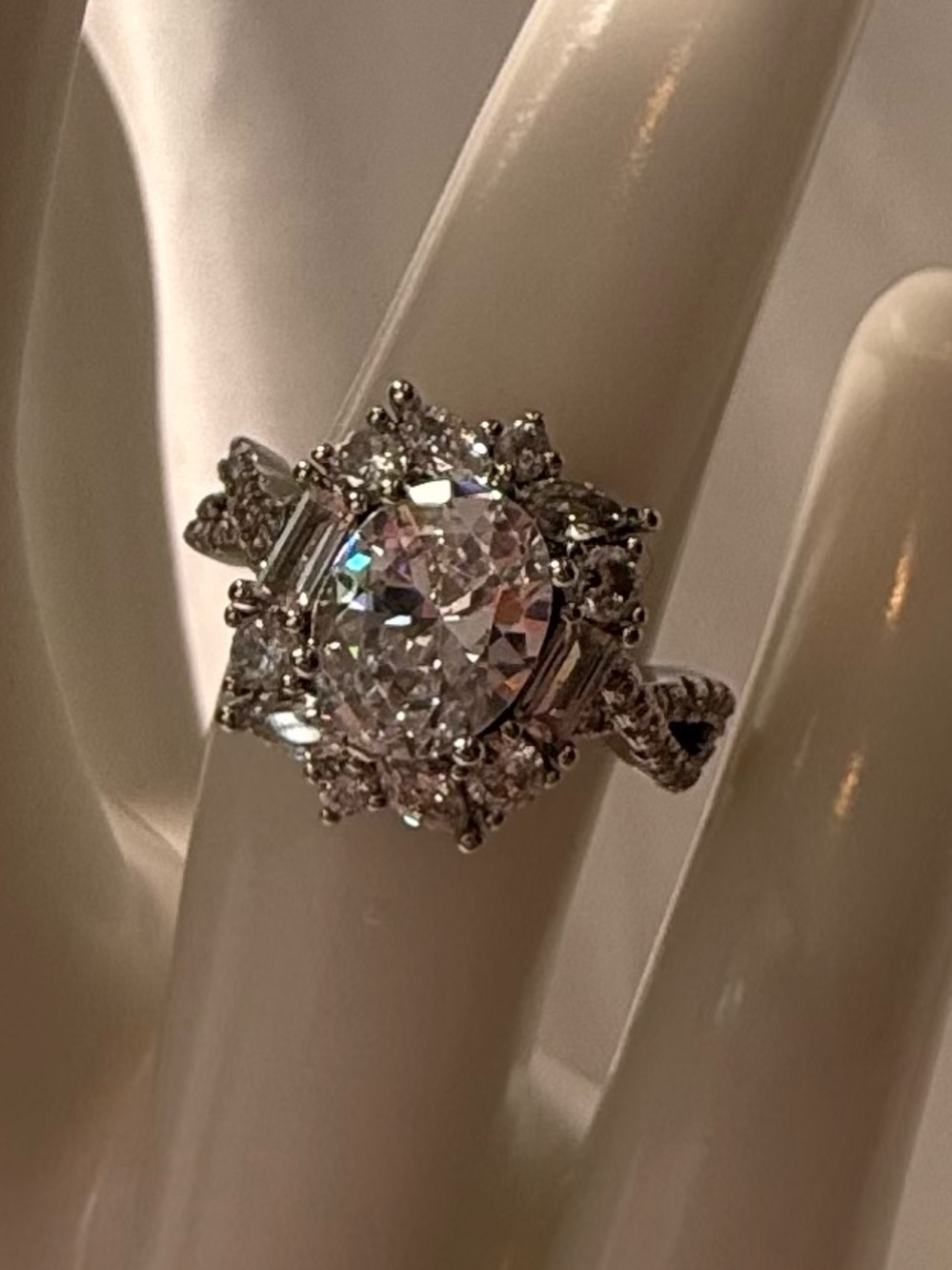 Elegant Vintage Inspired Silver-Tone White Crystal Halo Cocktail Ring Sz 6